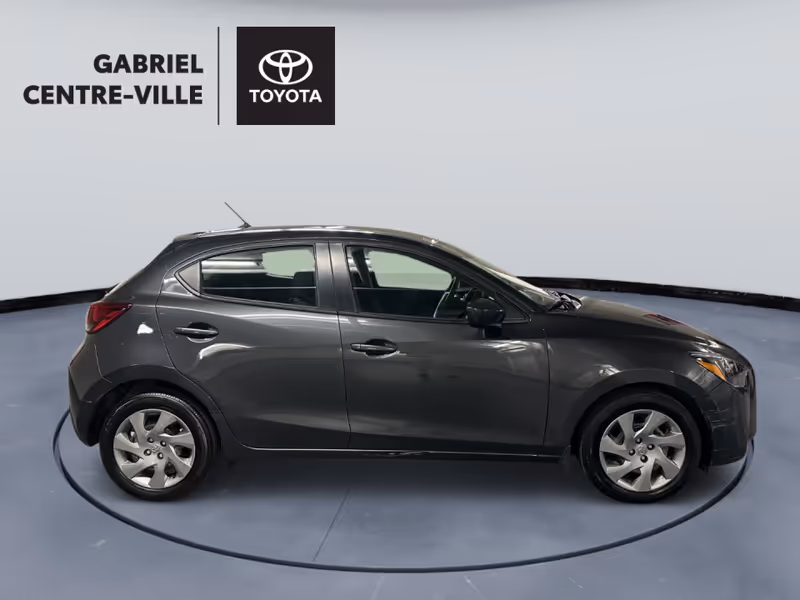 2020 Toyota Yaris Hatchback LE
