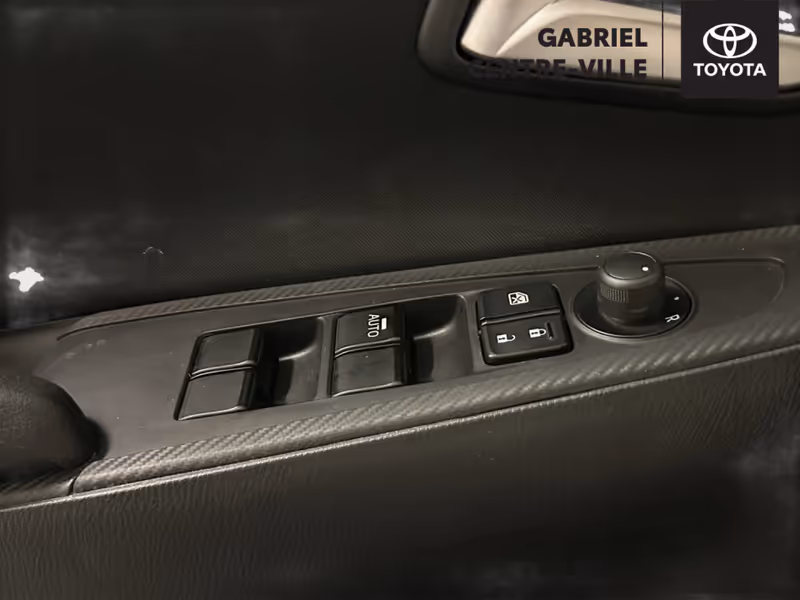 2020 Toyota Yaris Hatchback LE
