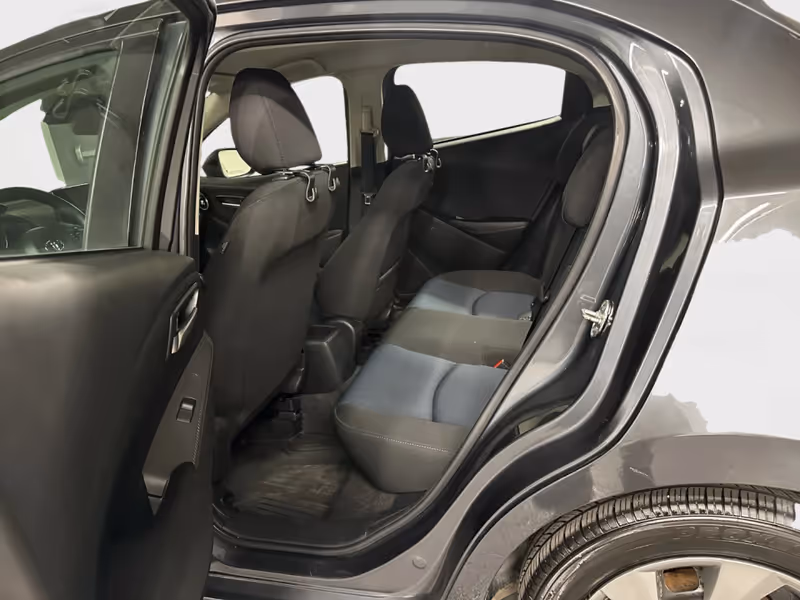 2020 Toyota Yaris Hatchback LE