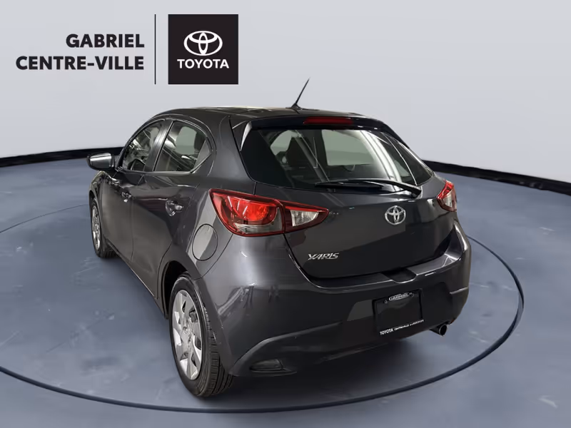 2020 Toyota Yaris Hatchback LE
